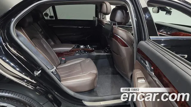 Genesis G90 2016 thumb 12