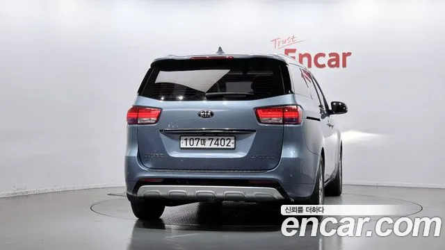 Kia Carnival 2015 thumb 4