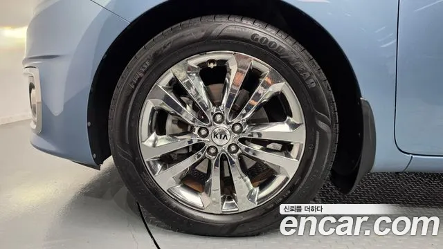 Kia Carnival 2015 thumb 5