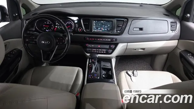 Kia Carnival 2017 thumb 6