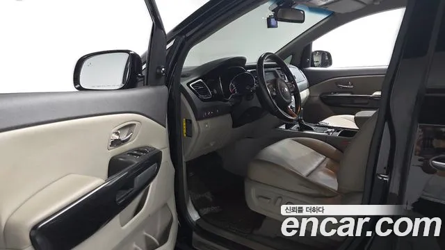 Kia Carnival 2017 thumb 9