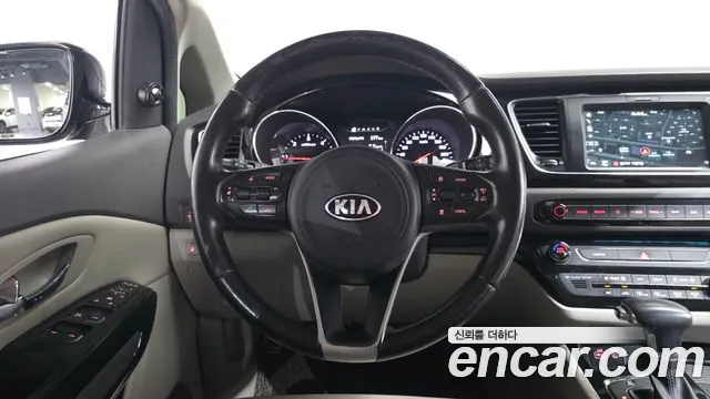 Kia Carnival 2017 thumb 11