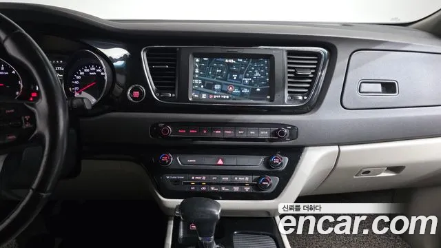 Kia Carnival 2017 thumb 12