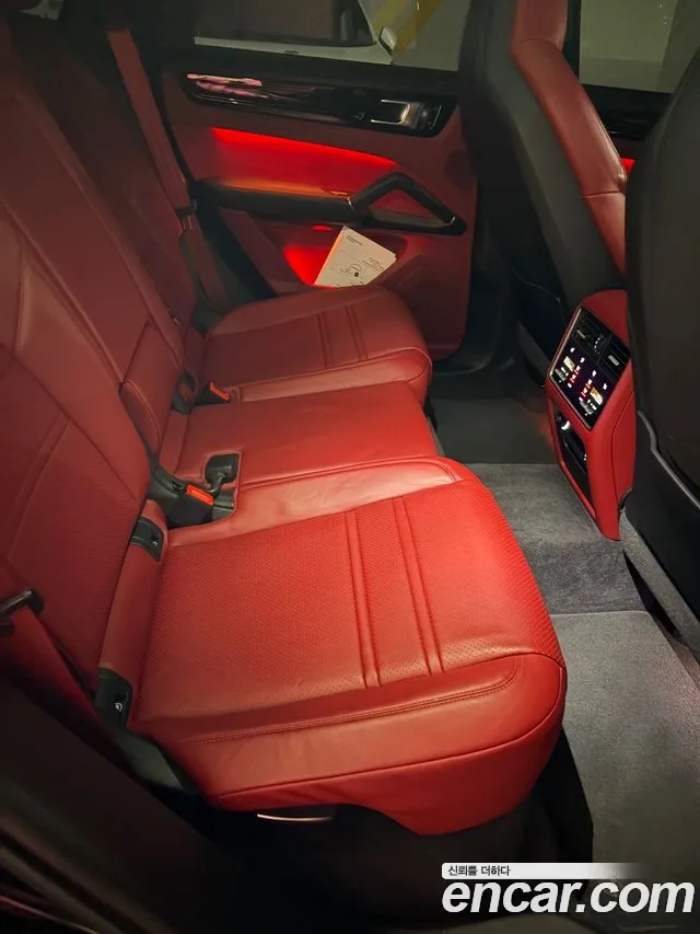 Porsche Cayenne 2021 thumb 10