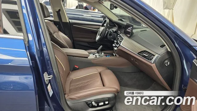 BMW 5 серии 2021 thumb 11