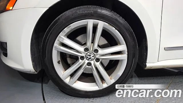 Volkswagen Passat (North America and China) 2013 thumb 5