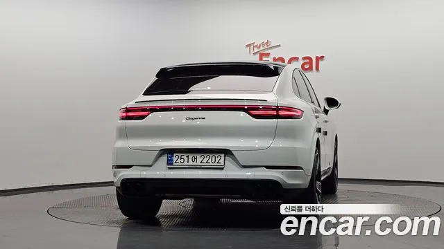 Porsche Cayenne 2023 thumb 3