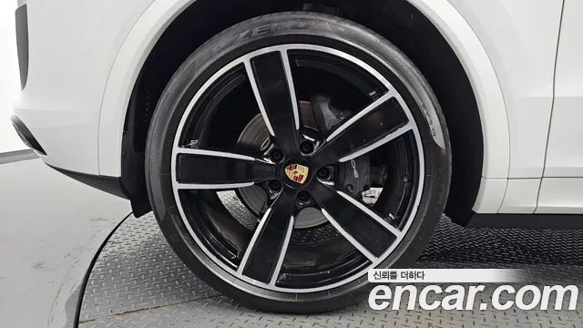 Porsche Cayenne 2023 thumb 4