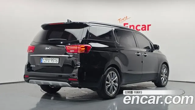Kia Carnival 2018 thumb 2