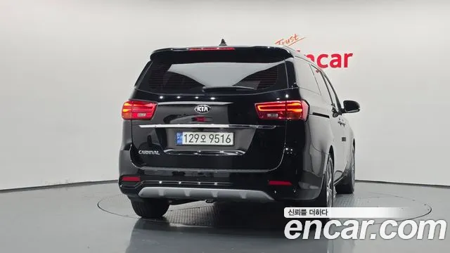 Kia Carnival 2018 thumb 4