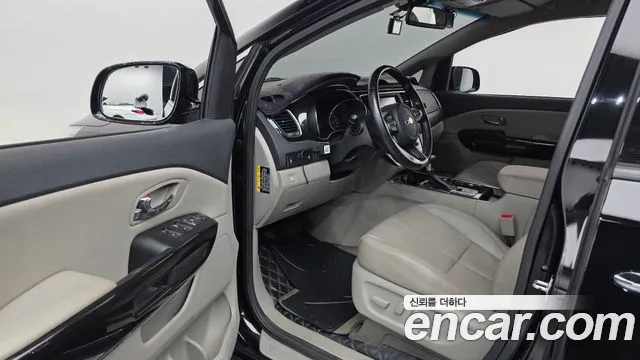 Kia Carnival 2018 thumb 10