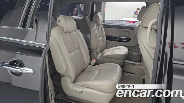 Kia Carnival 2018 thumb 11