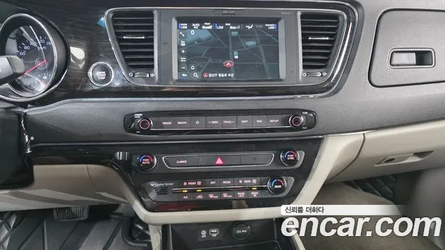 Kia Carnival 2018 thumb 12