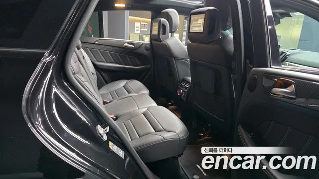 Mercedes-Benz GLE 2017 thumb 12