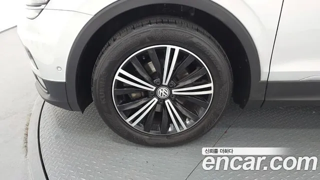 Volkswagen Tiguan 2018 thumb 5