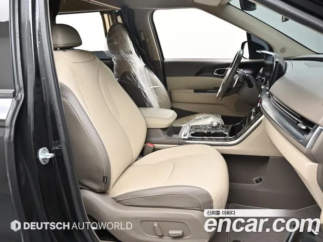 Kia Carnival 2021 thumb 10