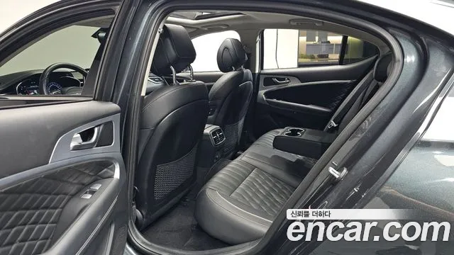 Genesis G70 2018 thumb 10