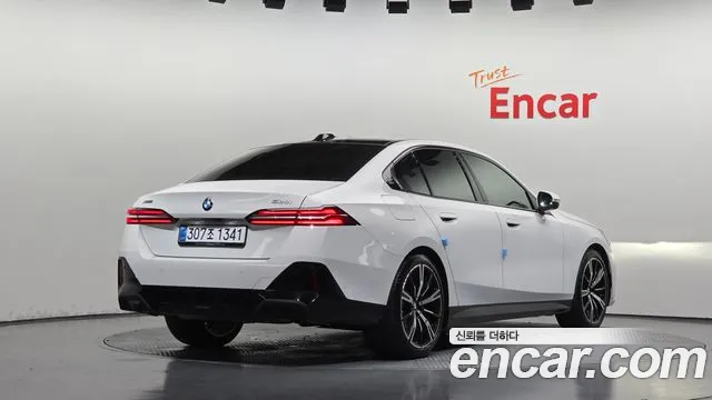 BMW 5 серии 2026 thumb 2