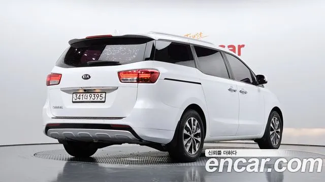 Kia Carnival 2017 thumb 2