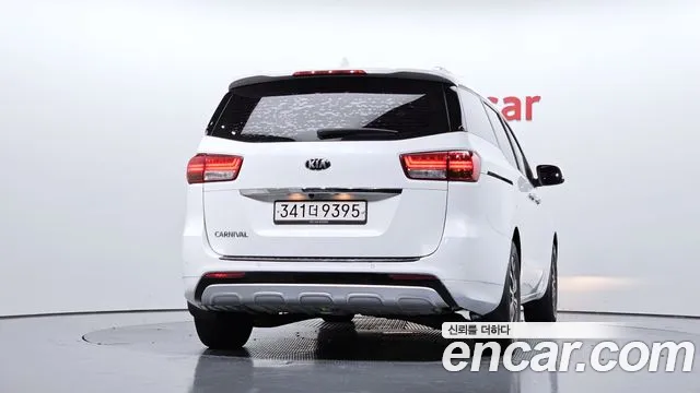 Kia Carnival 2017 thumb 4