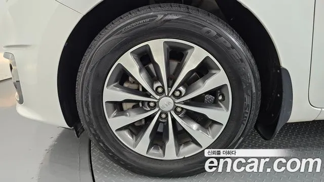 Kia Carnival 2017 thumb 5