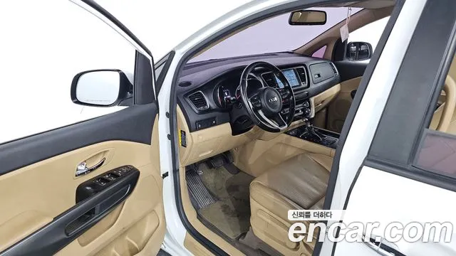 Kia Carnival 2017 thumb 10