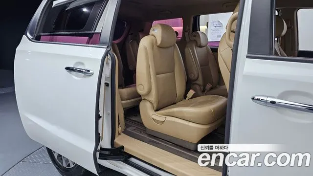 Kia Carnival 2017 thumb 11