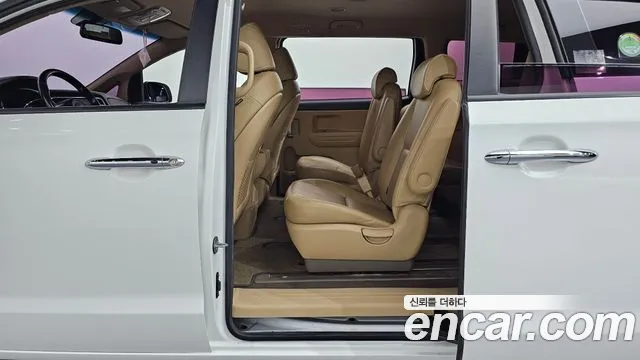 Kia Carnival 2017 thumb 12