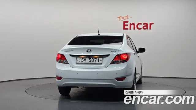 Hyundai Accent 2012 thumb 3