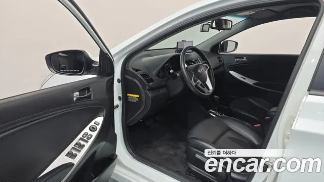 Hyundai Accent 2012 thumb 9