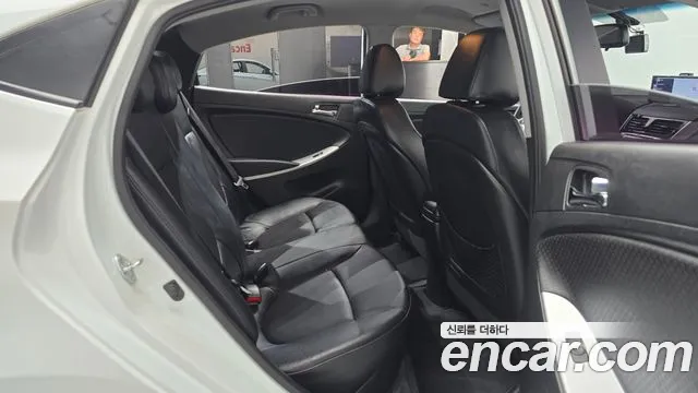 Hyundai Accent 2012 thumb 10