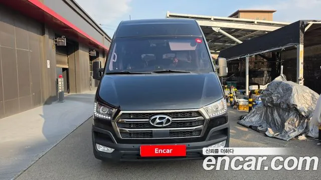 Hyundai Staria 2023 thumb 3
