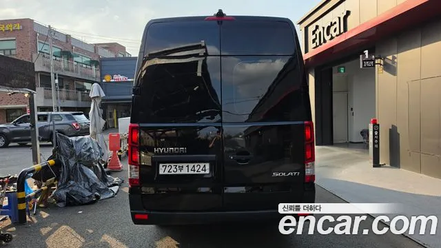 Hyundai Staria 2023 thumb 4