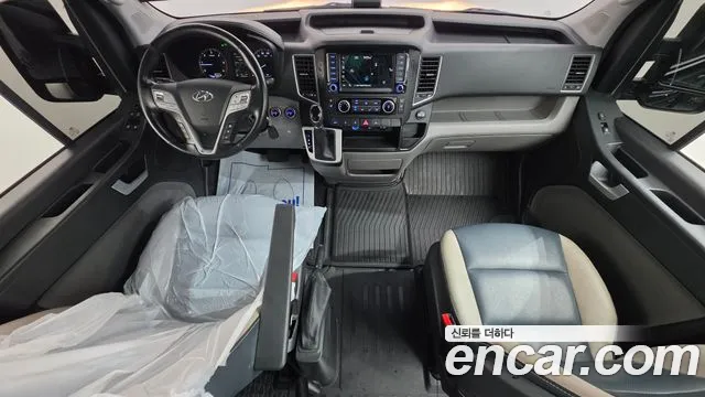Hyundai Staria 2023 thumb 7