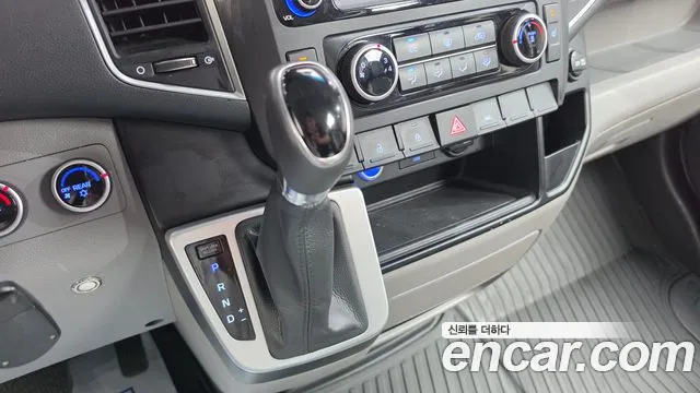 Hyundai Staria 2023 thumb 9
