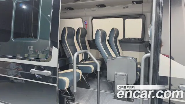 Hyundai Staria 2023 thumb 11