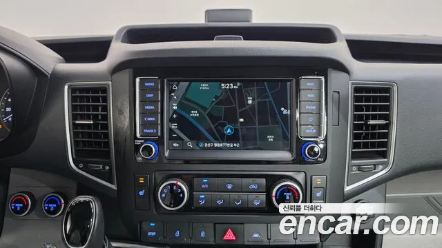 Hyundai Staria 2023 thumb 12