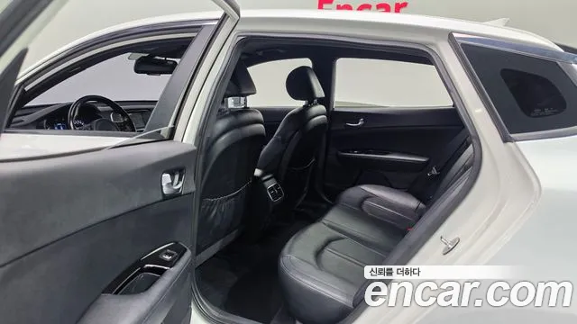 Kia K5 2017 thumb 11