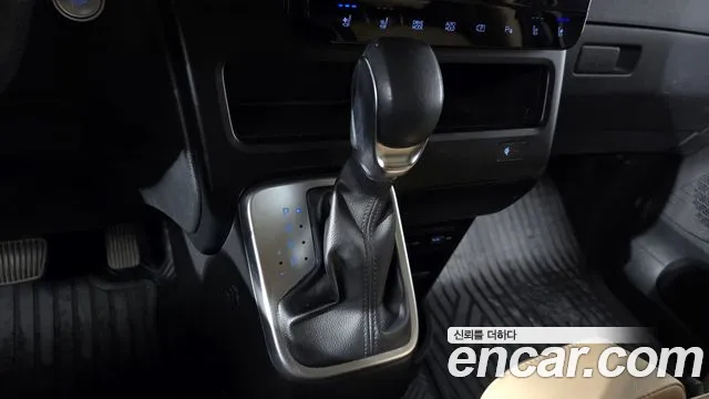 Hyundai Staria 2021 thumb 9