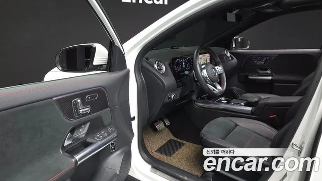 Mercedes-Benz GLA 2023 thumb 10