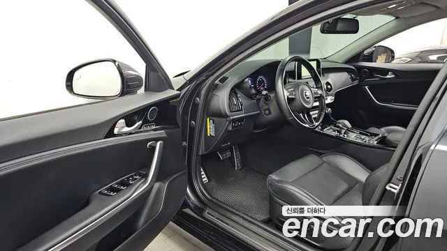 Kia Stinger 2017 thumb 10