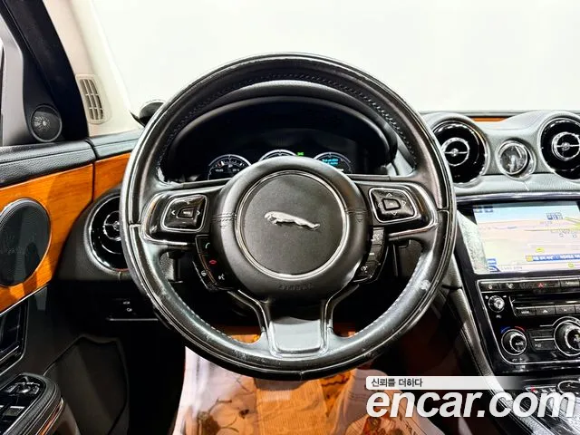 Jaguar XJ 2013 thumb 6