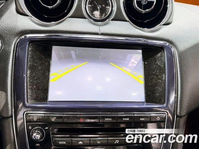 Jaguar XJ 2013 thumb 10