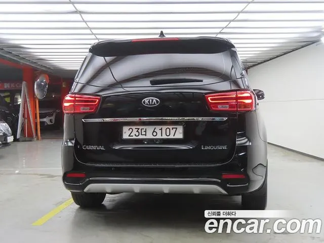 Kia Carnival 2019 thumb 3