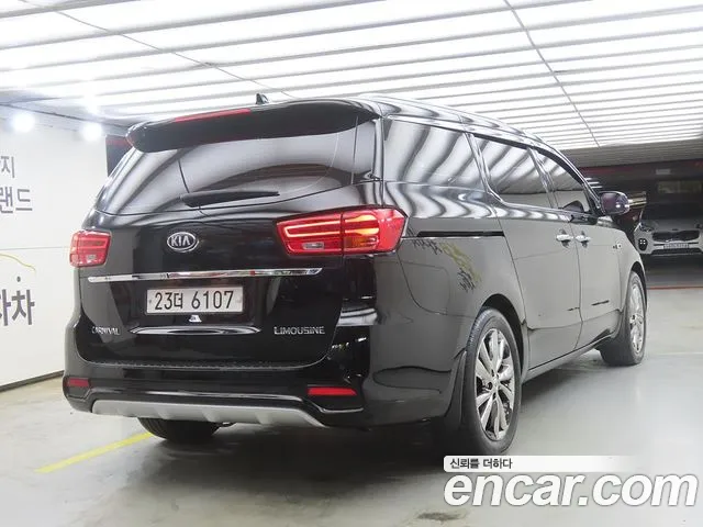 Kia Carnival 2019 thumb 4