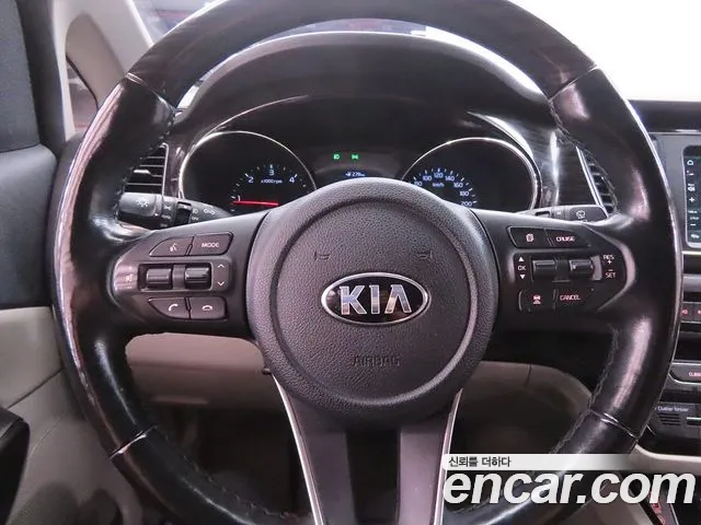 Kia Carnival 2019 thumb 8