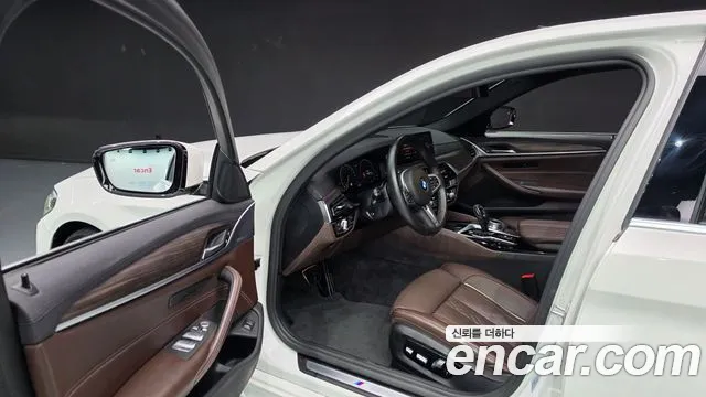 BMW 5 серии 2019 thumb 10