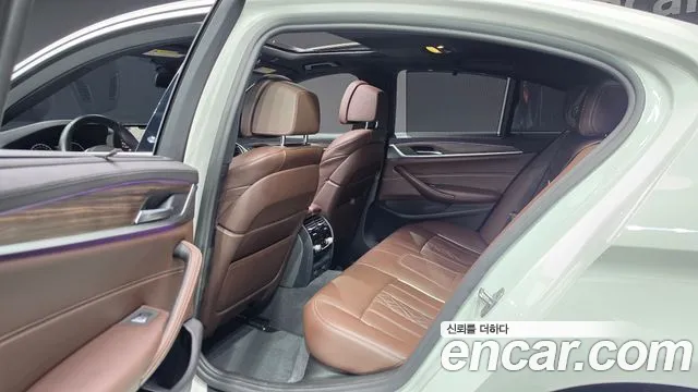 BMW 5 серии 2019 thumb 11