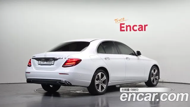 Mercedes-Benz E-Class 2019 thumb 2