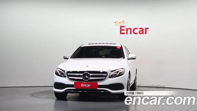 Mercedes-Benz E-Class 2019 thumb 3